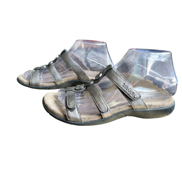 Taos Sandals Womens Size 37 6 Metallic Silver Leather Comfort Active Athleisure - Picture 1 of 7